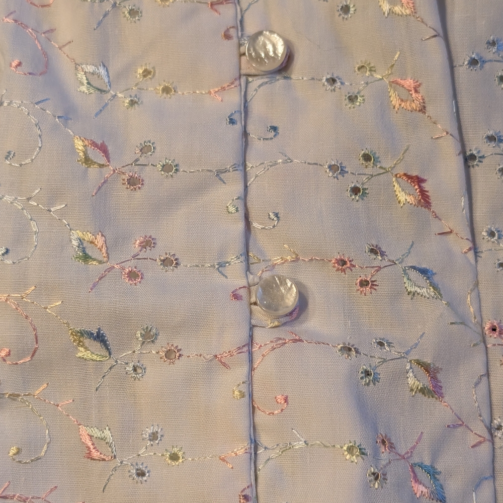 Women's Floral Button-Up Top - Picture 2 of 8